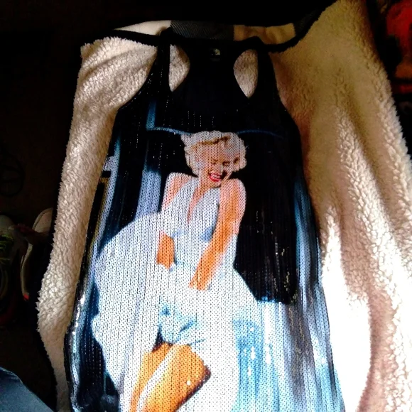 marilyn monroe mini dress What if Marilyn lived in 2026? She'd definitely be a HollyGirl hollylolly.net #hollylolly #marilynmonroe #timelessstyle #modernvintage #fashioninspiration